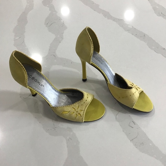 BCBGirls Shoes - BCBGirls Yellow Suede 6.5 Heel